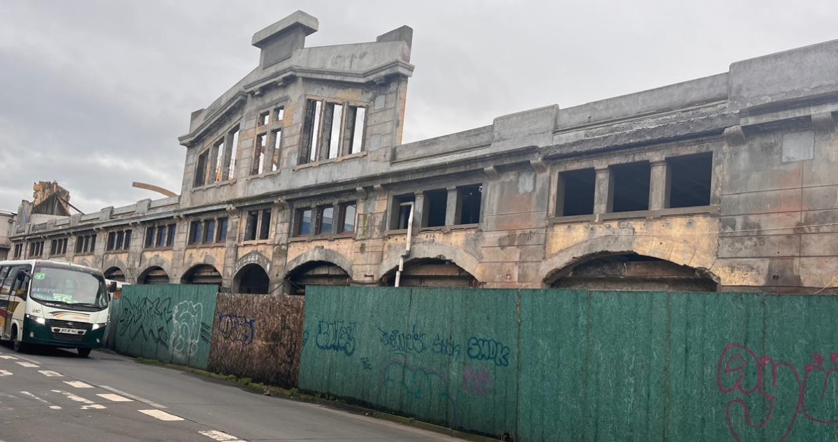 Frontis de Mercado Municipal de Temuco por informe de liquidación