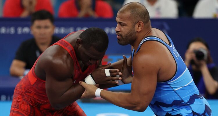 Yasmani Acosta se embolsó un millonario premio en dinero por su plata en París 2024.