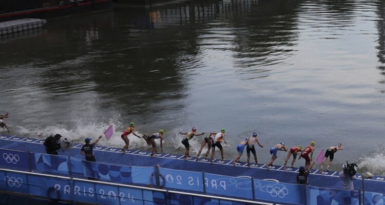 Aguas del río Sena provocan otro bochorno en París 2024.