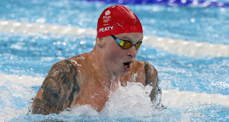 Nadador Adam Peaty denunció repugnantes condiciones de la comida en Villa Olímpica de París 2024.