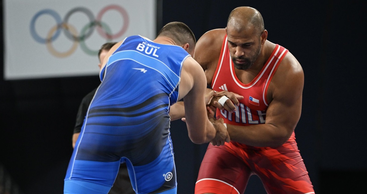 Yasmani Acosta avanzó a semifinales de la Lucha en París 2024.