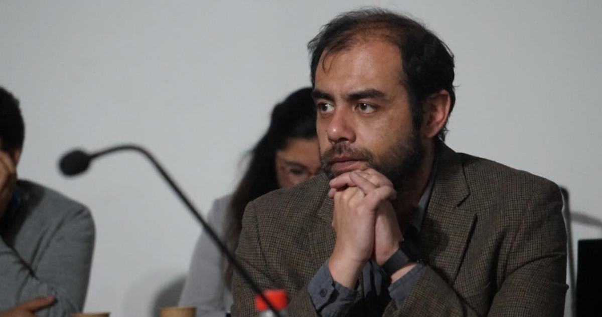 Juan Pablo Leonelli en medio de Comisión Para la Paz y Entendimiento