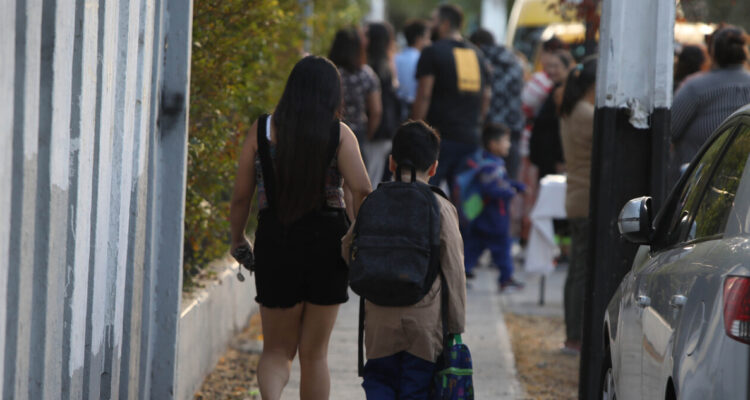 Diputado González (RN) denuncia a Junaeb por preguntas de sexualidad en encuesta a padres de escolares