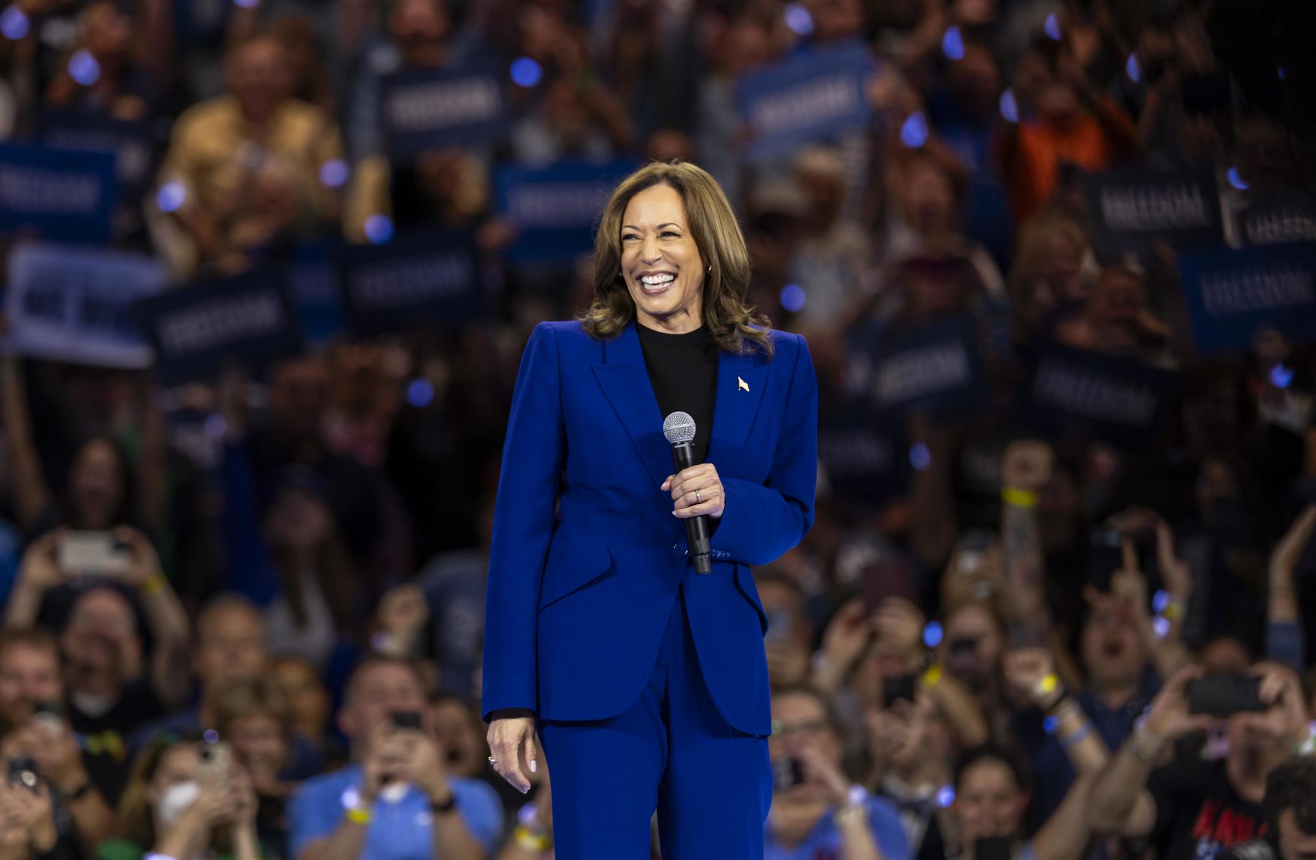 Kamala Harris en un mitin en Milwaukee