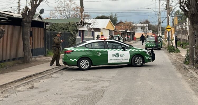 Sujeto que amenazó con un machete a carabineros es detenido a disparos en La Florida