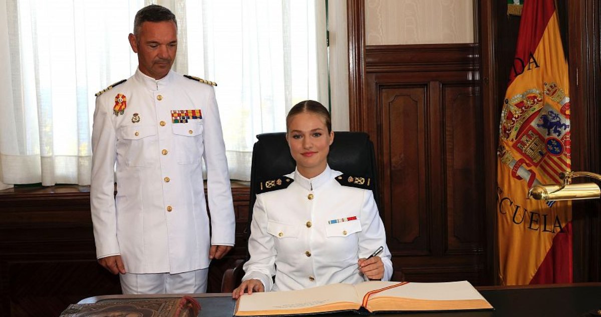 La princesa Leonor ingresó durante la jornada del jueves, a la Escuela Naval Militar de Marín en España, esta vez, sin la compañía de los reyes y su hermana.