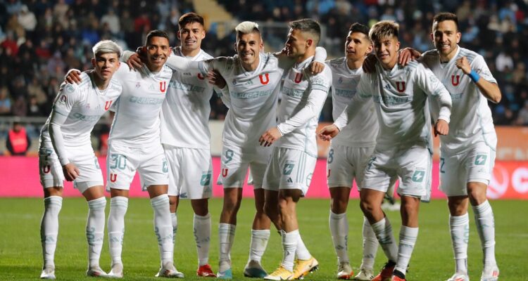 Marcelo Morales (segundo de derecha a izquierda) sería la gran sorpresa de Ricardo Gareca en La Roja,