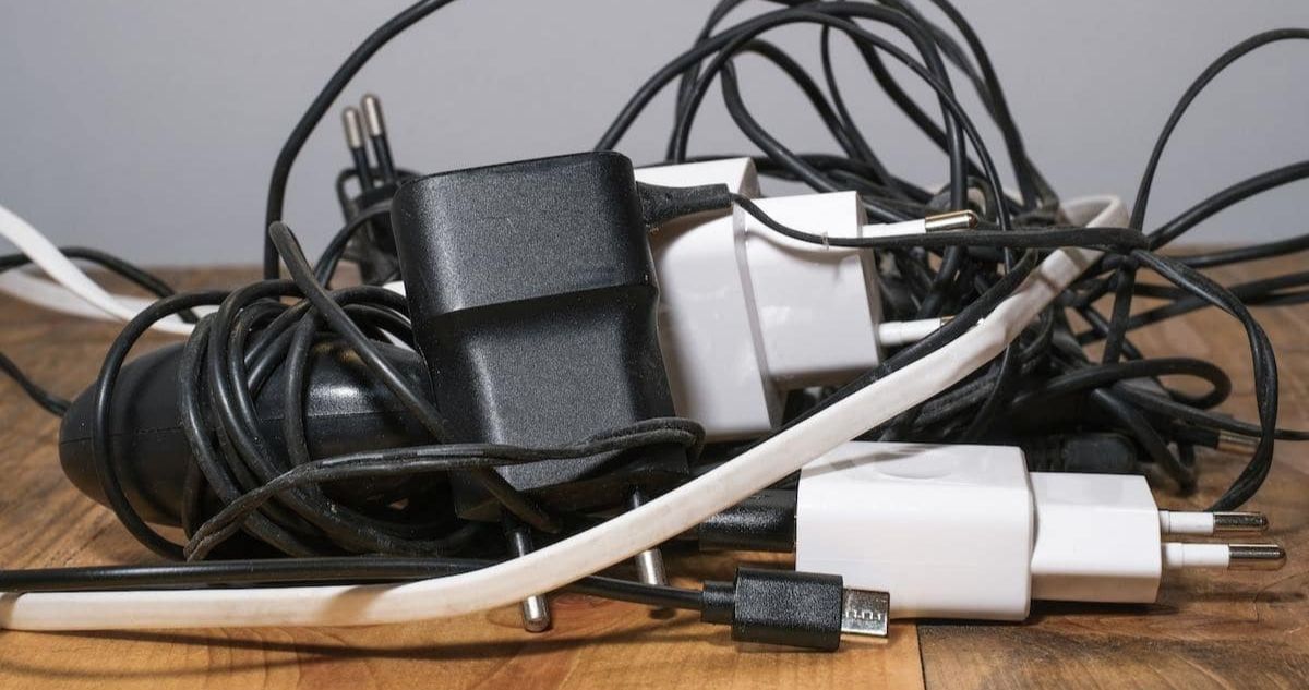 Cuál será el único tipo de cargador universal que se podrá usar en Chile para celulares y aparatos electrónicos por la ley: iphone android tipo C.