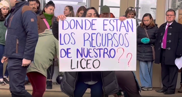 Comunidad de liceo de Máfil protesta