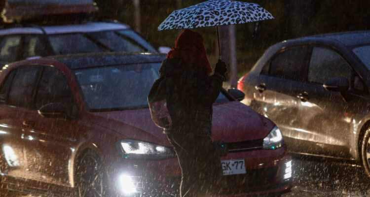 Pronóstico al alza: avisan que caerán más lluvias de lo presupuestado en la RM