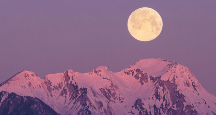 Luna de Esturión 2024