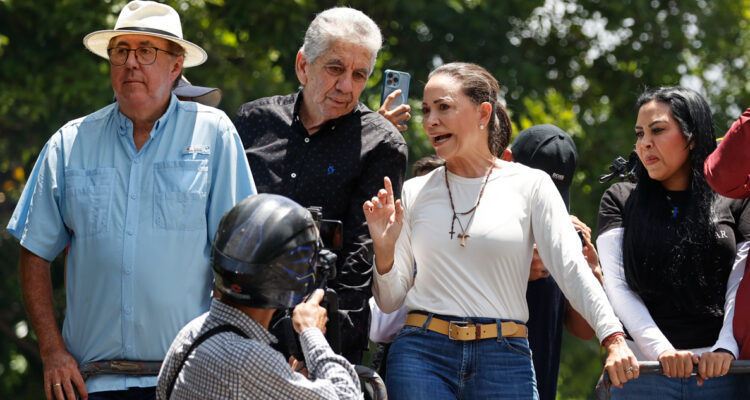 Machado deja clandestinidad para encabezar masiva manifestación en Caracas: “No dejaremos las calles”