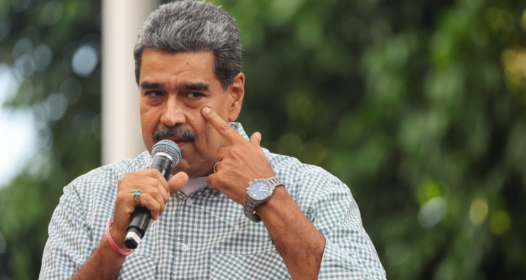 Maduro asegura que una cuenta llamada Anonymous amenazó varias veces con un apagón nacional