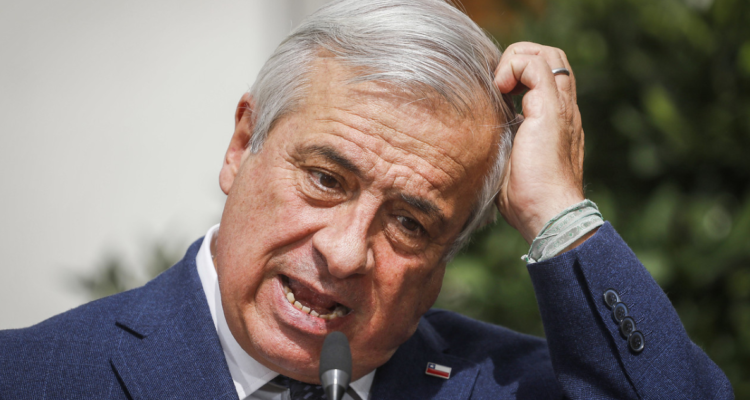 Mañalich califica como un error su polémica declaración sobre los embarazos de Vallejo y Cariola