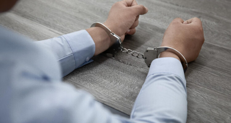 Profesor es detenido por abuso sexual luego de abordar a menor en plena vía pública
