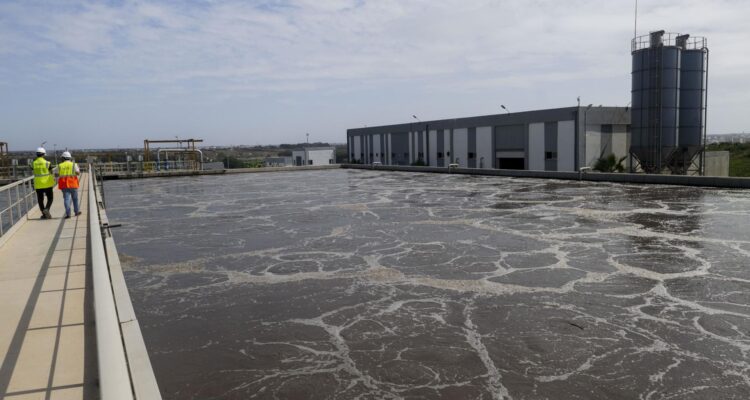Vista de la planta de tratamiento de aguas residuales de Sale, Marruecos