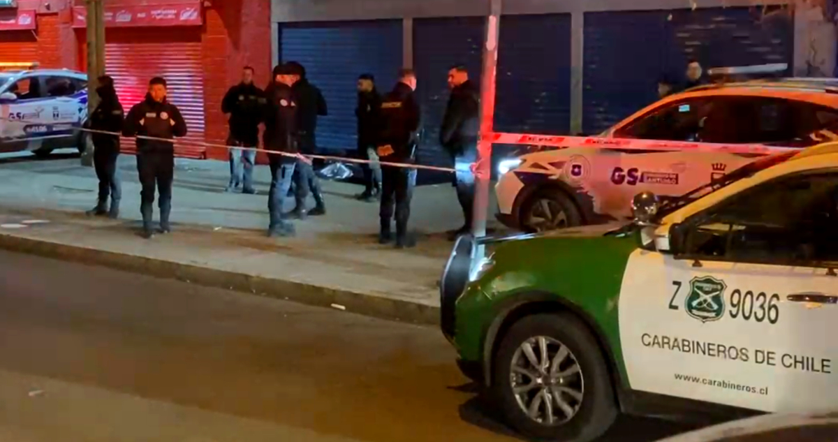 Matan a hombre de nacionalidad peruana en plena calle en Estación Central: lo apuñalaron en el cuello