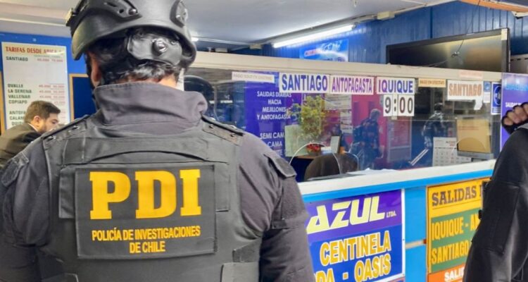 Detienen a banda vinculada al tráfico de migrantes en Arica: se incautó droga, armas y una granada