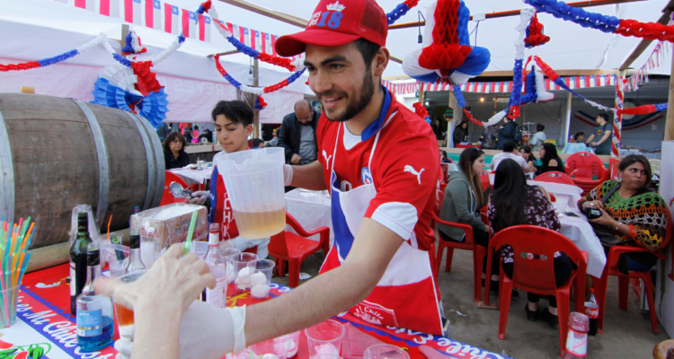 Revisa aquí las mejores fondas en Santiago para Fiestas Patrias: conoce artistas, precios y fechas