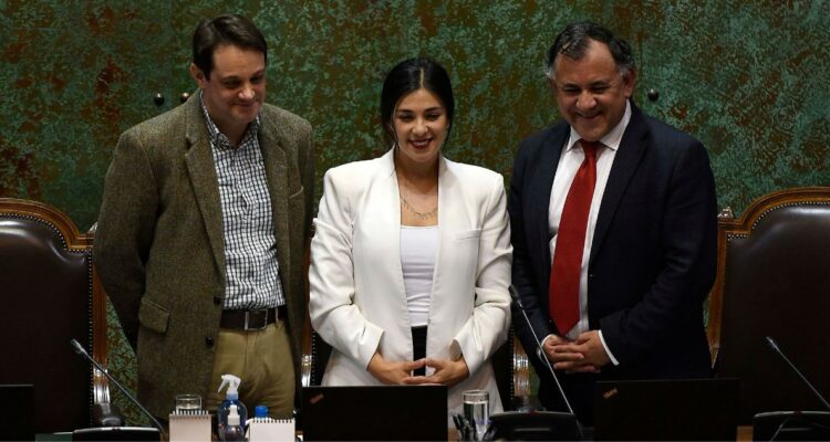 Tras postura del PC por Venezuela: ingresan censura a la mesa de la Cámara para bajar a Cariola