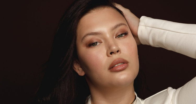 Michelle Carvalho en fotografía compartida en su cuenta de Instagram en referencia a historia de infidelidad de su expareja