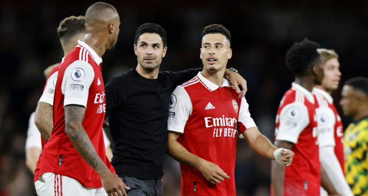 Mikel Arteta contrató ladrones para robarles a sus jugadores de Arrsenal.