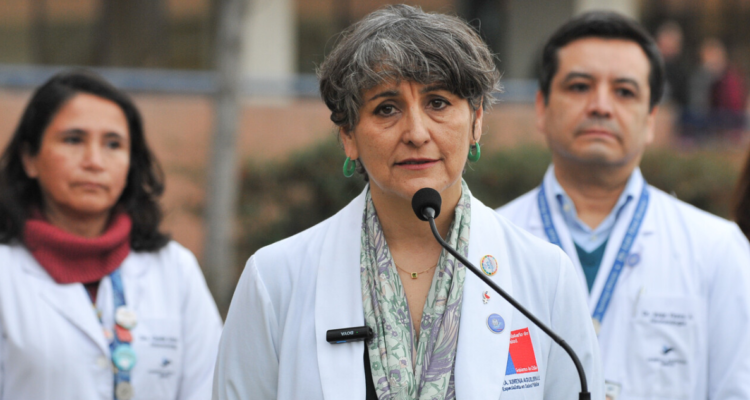 Ministra Aguilera atribuye falsos fallecidos en listas de espera a que la plataforma es muy antigua