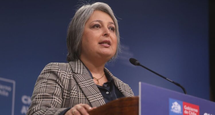 Jara enrostra a la UDI su apoyo a la dictadura de Pinochet ante críticas al PC por Venezuela