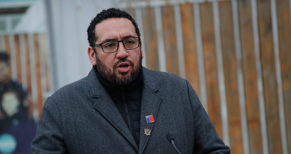 Ministro Cataldo no descarta condonación total del CAE para quienes estén “más apretados”