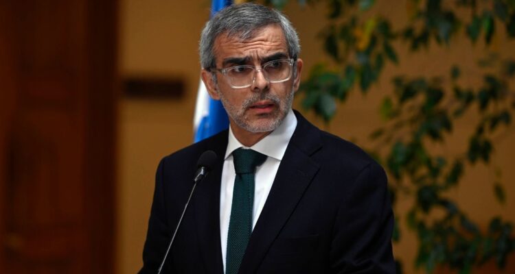 Cordero explica asesorías a notarios en 2020 tras cuestionamientos de Ossandón (RN)