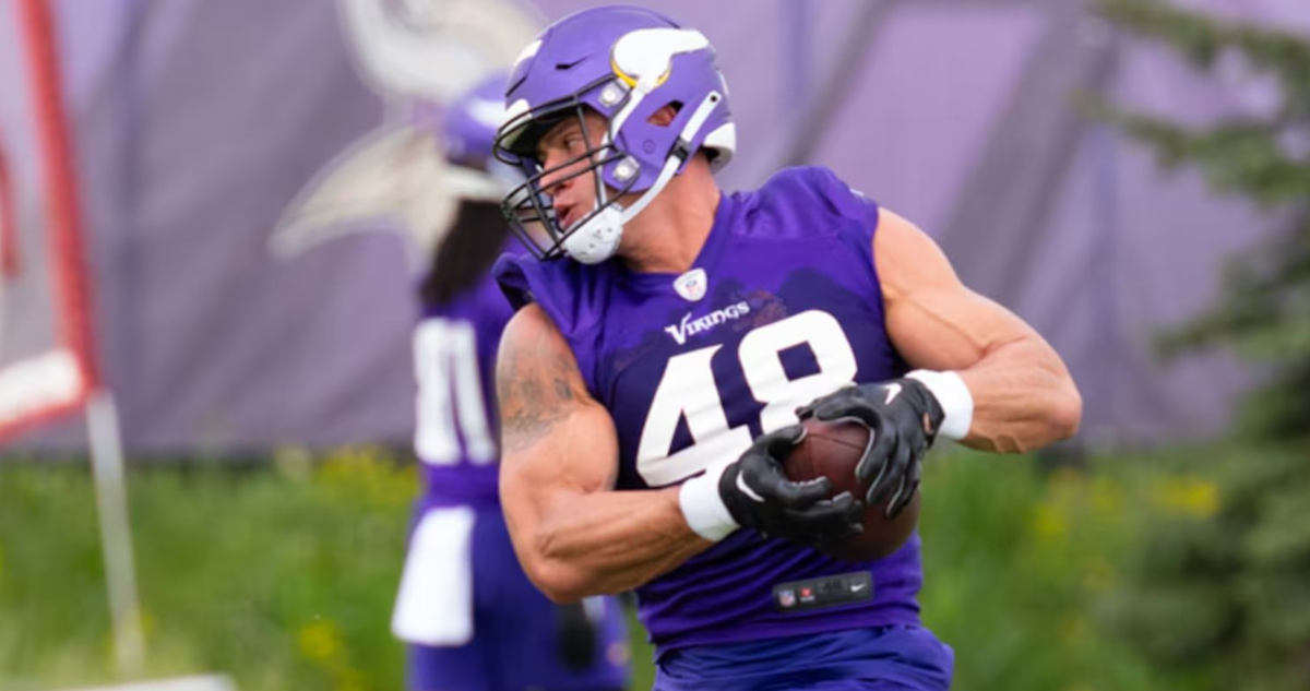 Sammis Reyes continúa en la NFL con los Minnesota Vikings.