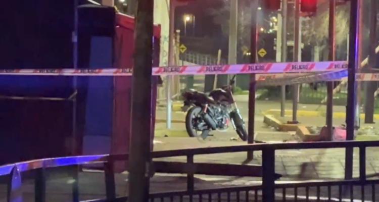 Motociclista repartidor muere tras accidente en la RM: indagan eventual consumo de alcohol