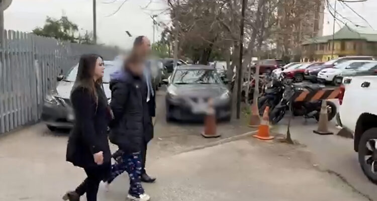 En Lo Espejo detienen a mujer argentina por robo en Buenos Aires: ingresó al país por paso habilitado