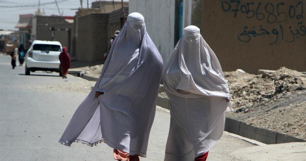 Afganistán: talibanes prohíben sonido de la voz de mujer en público por ser “falta contra la modestia”