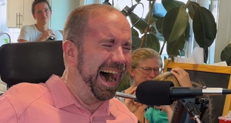 Paciente con ELA recupera su capacidad de comunicarse gracias a neuroprótesis con IA