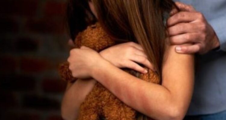 Una niña de 14 años se encuentra grave en Iquique por un feto de casi 9 meses muerto en su vientre