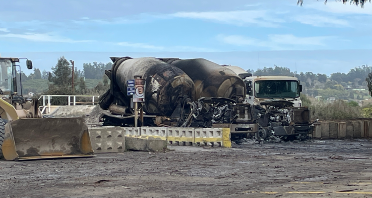 Grupo anarquista se adjudica ataque incendiario a Cementos Melón que dejó 7 camiones destruidos