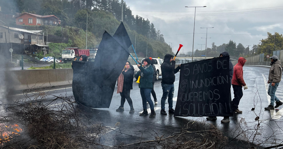 Vecinos de sector Santa Rita en Concepción acusan problemas de conectividad tras fuertes lluvias