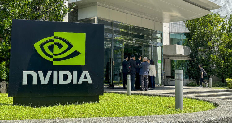 Grandes expectativas pasaron la cuenta: acciones de Nvidia caen a pesar de dispararse sus ganancias