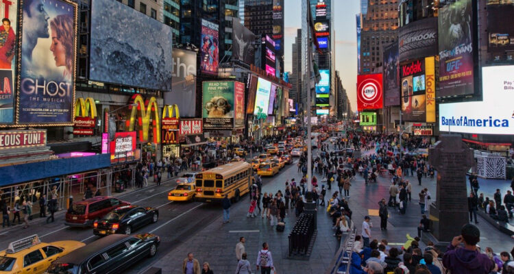 Nueva York se llenó de turistas: anotó récord de visitas que aportaron millones de dólares