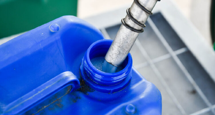 La parafina más barata: Enap estima una caída de $10 en precio del kerosene en su nuevo informe