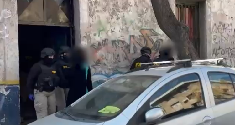 Detienen a extranjeros por venta de droga en el Parque Almagro