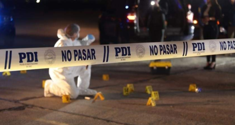 Detienen a mujer acusada de asesinar a un hombre en la Feria Pinto de Temuco