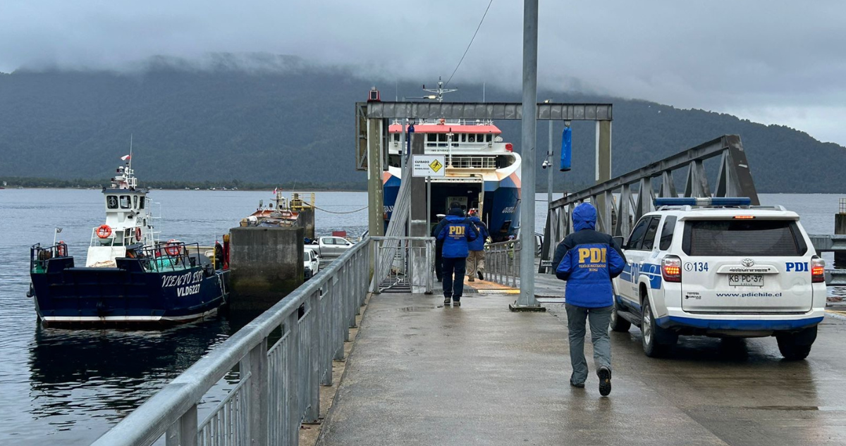 pdi investiga derrame de petróleo en puerto cisnes