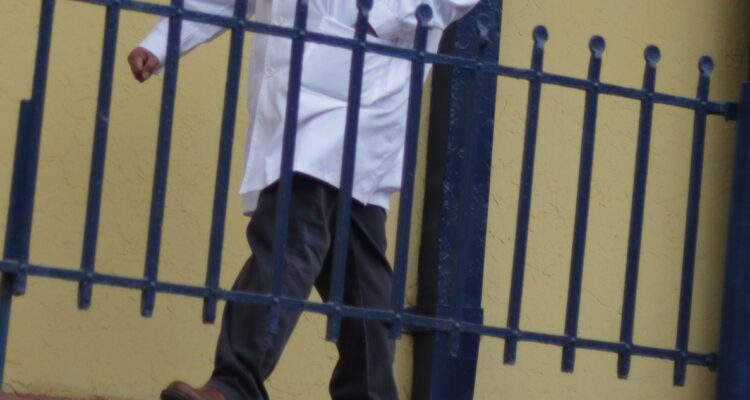 Profesor detenido por abuso sexual a estudiante que abordó en la calle en San Pedro de la Paz