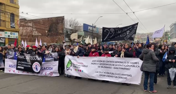 Marcha por educación pública en Valparaíso: solicitan aprobar el 2% constitucional para más recursos