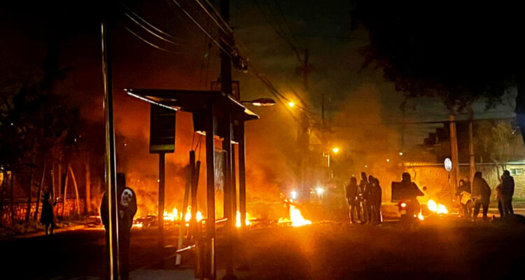 protestas-se-multiplican-en-distintos-puntos-de-la-rm-por-prolongado-corte-de-suministro-electrico