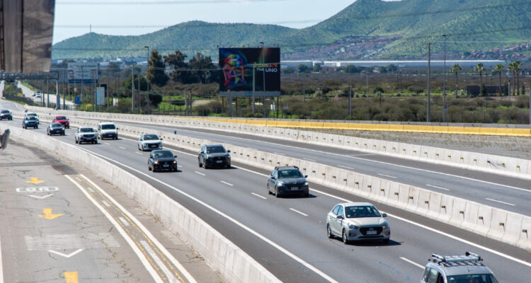Proyectan que 460 mil vehículos saldrán de Santiago durante este fin de semana con interferiado