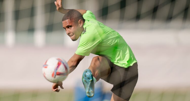 Vitor Roque se sumó al Real Betis de Manuel Pellegrini.