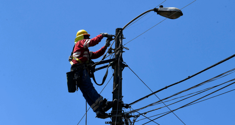 Así puedes presentar un reclamo en la SEC por corte de luz o “quema” de electrodomésticos